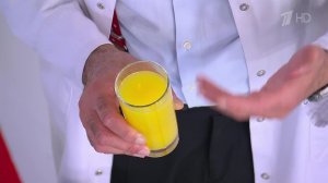 Врач объяснил, как питье апельсинового сока предотвращает укусы комаров