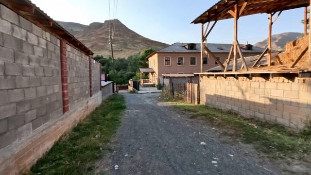 По улице Гоголя.