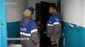 В поселке Тюбе во время рейда специалисты Газпрома вместе с МЧС выявили сильную утечку
