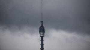 Молния ударила в Останкинскую башню во время грозы в Москве
