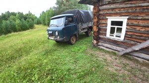 Поехали в лес на целый день. Спасаемся в избушке от ливня.  Варим грибной суп. 1/2 серия