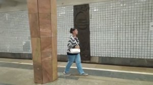 Станция метро Калужская интерьер, пассажиры, поезда Москва Фрагмент 7
