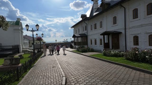 Круиз на теплоходе Борис Полевой-прибытие в Казань, прогулка по городу и набережной, кремль.