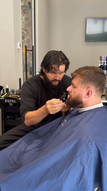 Стрижка и моделирование бороды в мужском зале академии Estel ✂️
