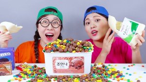 Шоколадный десерт Oreo мороженое Мукбанг