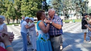 СЧАСТЬЕ ЛЮБИТ ТИШИНУ