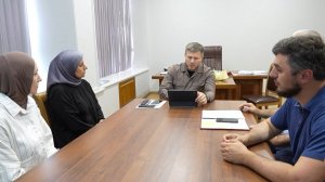 Заместитель главы Махачкалы встретился с жителями сгоревшего общежития на ул. Азизова