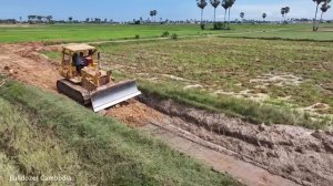 Incredible!! Experts push out mud Pour good soil to build road in new project 500 meters