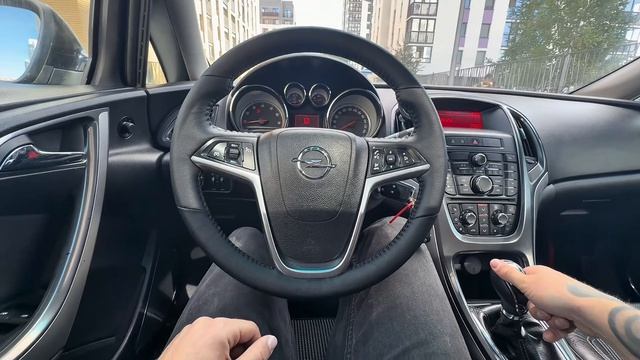 Opel Astra J 2011 год 1.4 турбо 6-МКПП ЛЮК