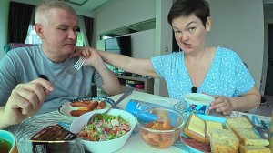 Мукбанг почему ТРЯСУТСЯ руки у Вована? Мы ЗАПОЙНЫЕ АЛКАШИ! КУМИРЫ молодёжи! Семейный обед Таиланд