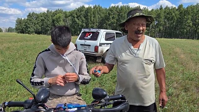 Вкусный обед среди полей, свежий воздух и неожиданная травма сына без аптечки.