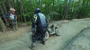 Квадроцикл Loncin XWolf 1000L MUD унижает Аодес 1000 mud pro