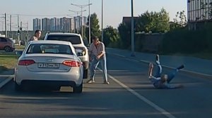 Разборки на дороге. А досталось деду.