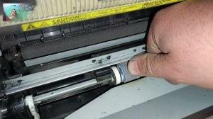 The printer Canon LBP3010B cannot pick up paper. Problem with paper pick up roller. Replace roller