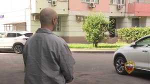 Москвич, напавший с оружием на семейную пару из-за места на парковке возле его дома, взят под стражу