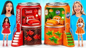 Строим Удивительный Кукольный Домик # Кока-Кола vs Фанта от Super Hyper DO