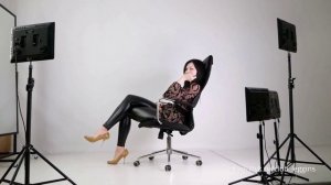 Девушка в кожаных Леггинсах.Студия.Мода и Стиль