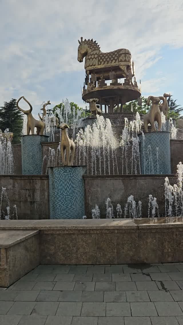Колхидский фонтан на центральной площади Кутаиси, Грузия