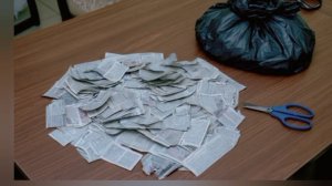 Пенсионер обманул мошенников и отдал им пакет с газетами вместо денег.