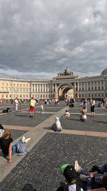 Несколько секунд на Дворцовой площади
