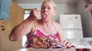 КУРОЧКА ГОТОВА,ПРОБУЮ.ОГУРЦОВ ХВАТИТ.УТРО НАЧАЛОСЬ С ДРАК😣