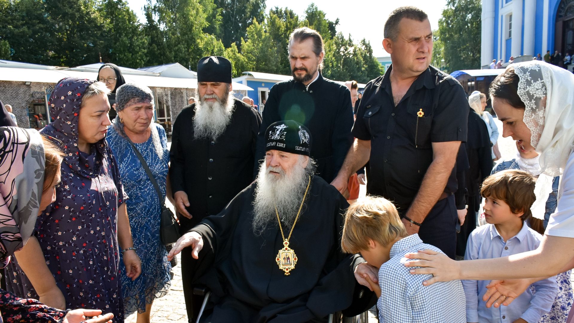 Наши прихожане после праздничной службы 06.08.2023 года