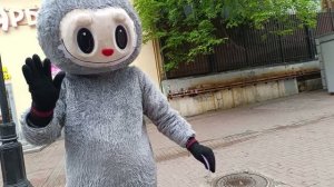 Встретила знакомого на Арбате