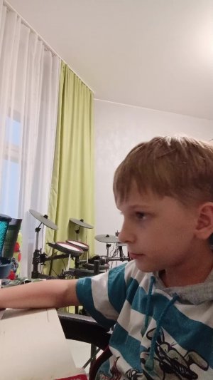 играю с Лианой , кстати а где она?