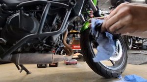 То 2026 Kawasaki Z400 Обслуживание переднего тормозного суппорта
