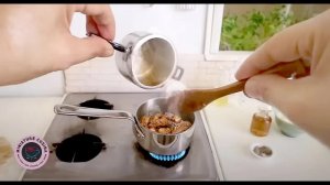 Миниатюрная готовка: адобо с кокосовым молоком в игрушечной кухне ASMR
