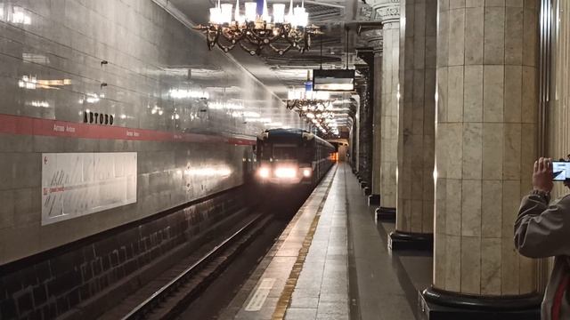 Перегонка: Муравей на станции Автово