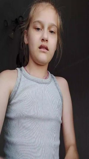 г