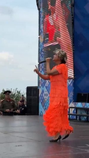Татьяна Буланова поет в Белогорье. Видео: Галина Грибанова