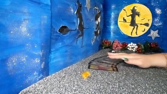 КТО МЕНЯ ЛЮБИТ А Я НЕ ЗНАЮ ?