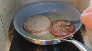 Как обжарить котлетки...???