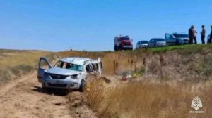 В Калмыкии колесо от КамАЗа отлетело в легковушку на трассе, сообщили в МЧС. 

1 человек погиб,6 пос