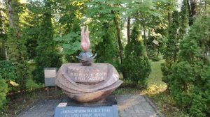 Дубна. Площадь с часами. Памятники. Красивый сквер.