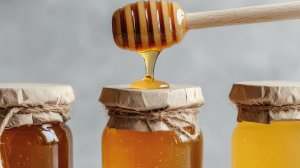Армянские производители меда добавили в привычный продукт фрукты, ягоды и специи