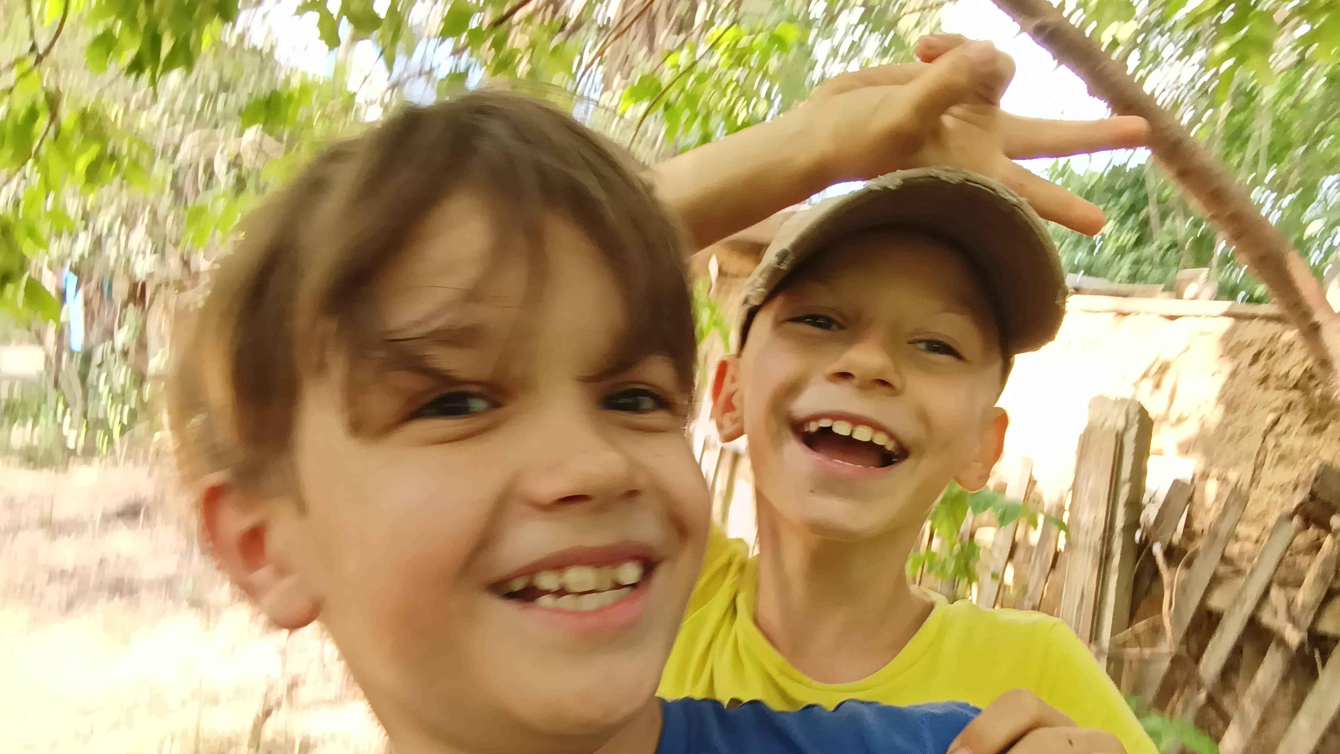 ХОДИМ В МИНИ ЛЕСУ, ЗАБРОШКИ, ЗВУКИ, СМЕШНО!!
