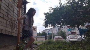 я засунула в попу подруге петарду