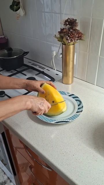 Пробуем арбуз цвета солнца!
