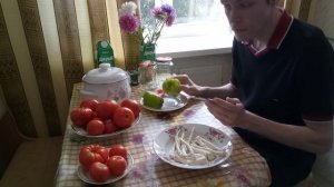 Готовлю хреновину из собственных помидоров, перцев, хрена.