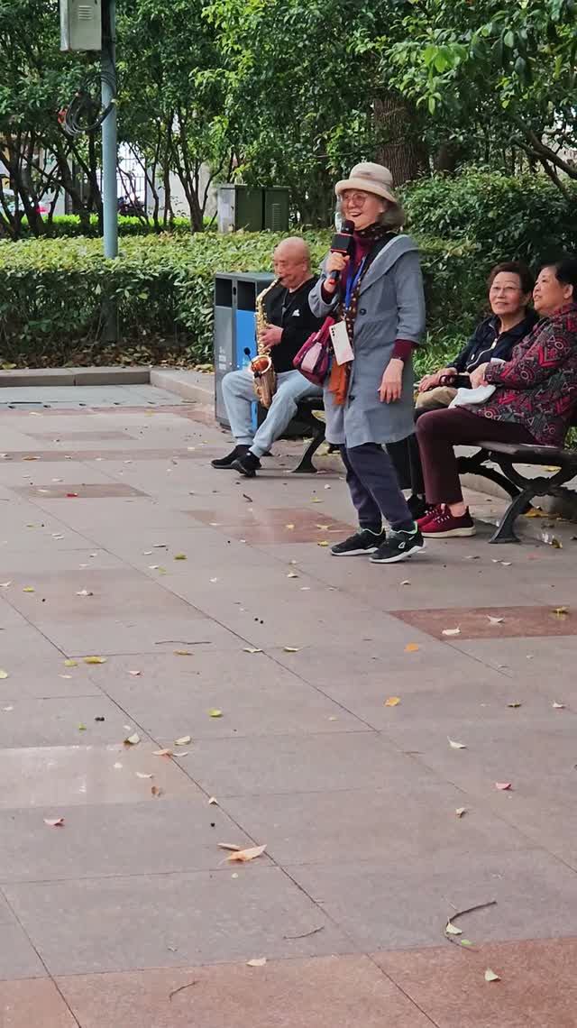 Досуг шанхайских пенсионеров в парке Xujiahui