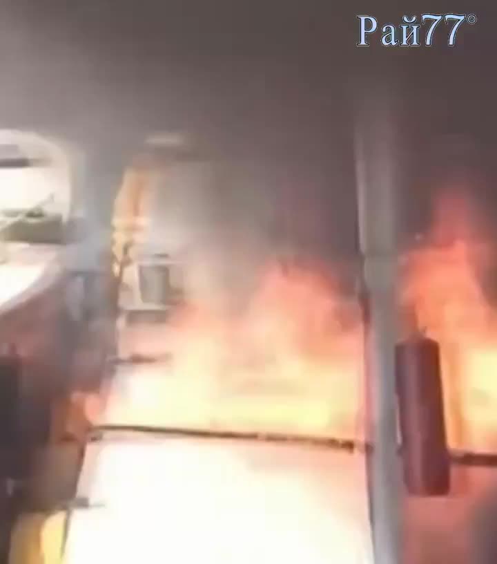 Успел спастиссь. Инфо: https://rai77.com/brazilec-perezhil-vzryv-na-plavuchei-azs-video-08-08-202...