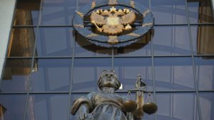 Перешли черту? Почему партию «Яблоко» требуют снять с выборов в Госдуму