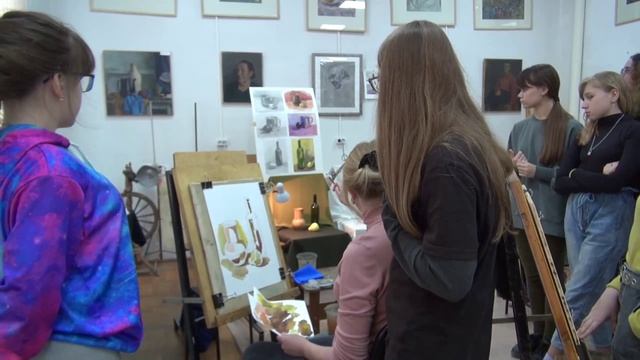 2 класс Живопись. Ограниченная палитра цвета. Натюрморт с предметом из стекла.