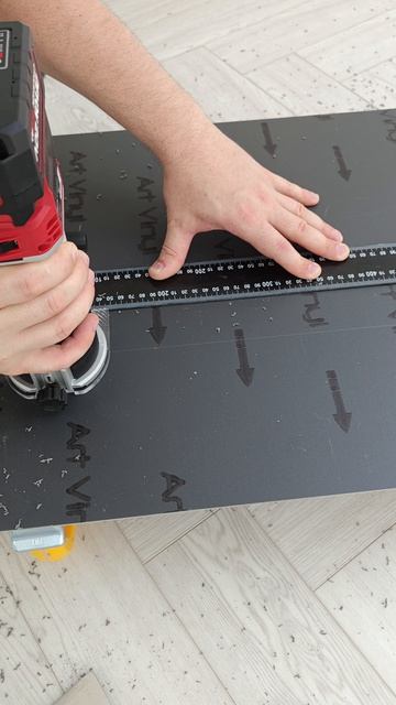 Красивый угол из арт-винила. Фрезеровка угла LVT плитки.