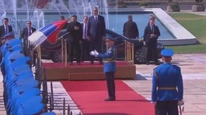 Обычно наркомана встречают только собственный пилот и кто-нибудь из посольства Украины, но Вучич реш