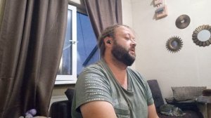 Устал немного работать на стройке Читаю комментарии зрителей Жизнь вдалеке от города ПОДВАЛ ИЛЬИЧА