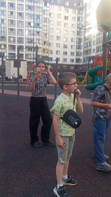 Сами ломают а ругают